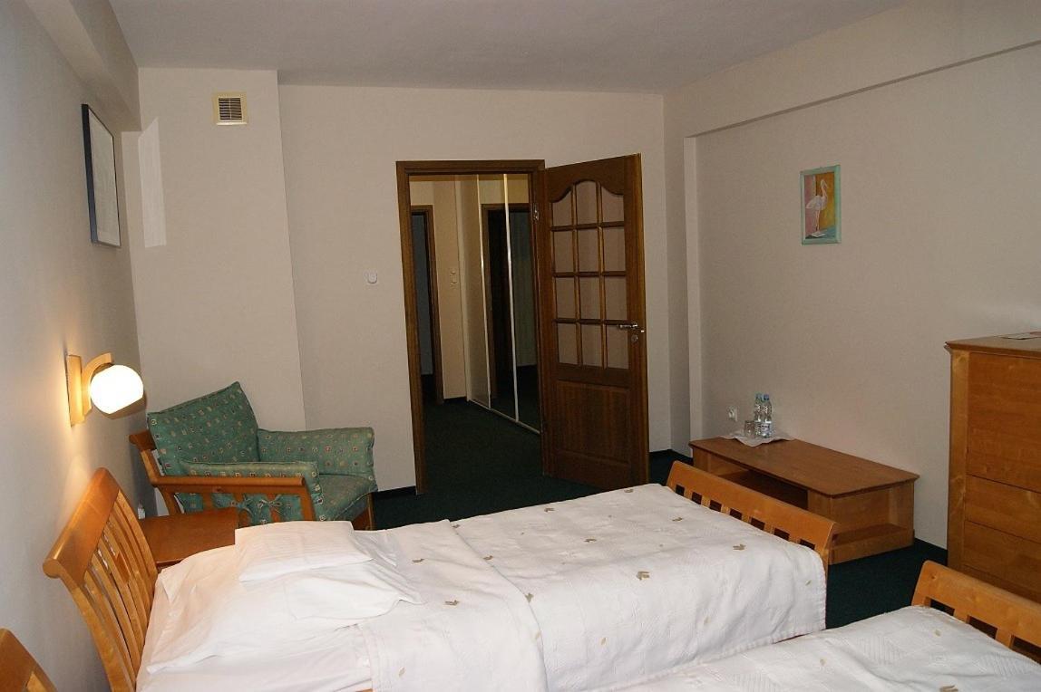 Pan Dom Pracy Tworczej W Wierzbie Wierzba Bagian luar foto