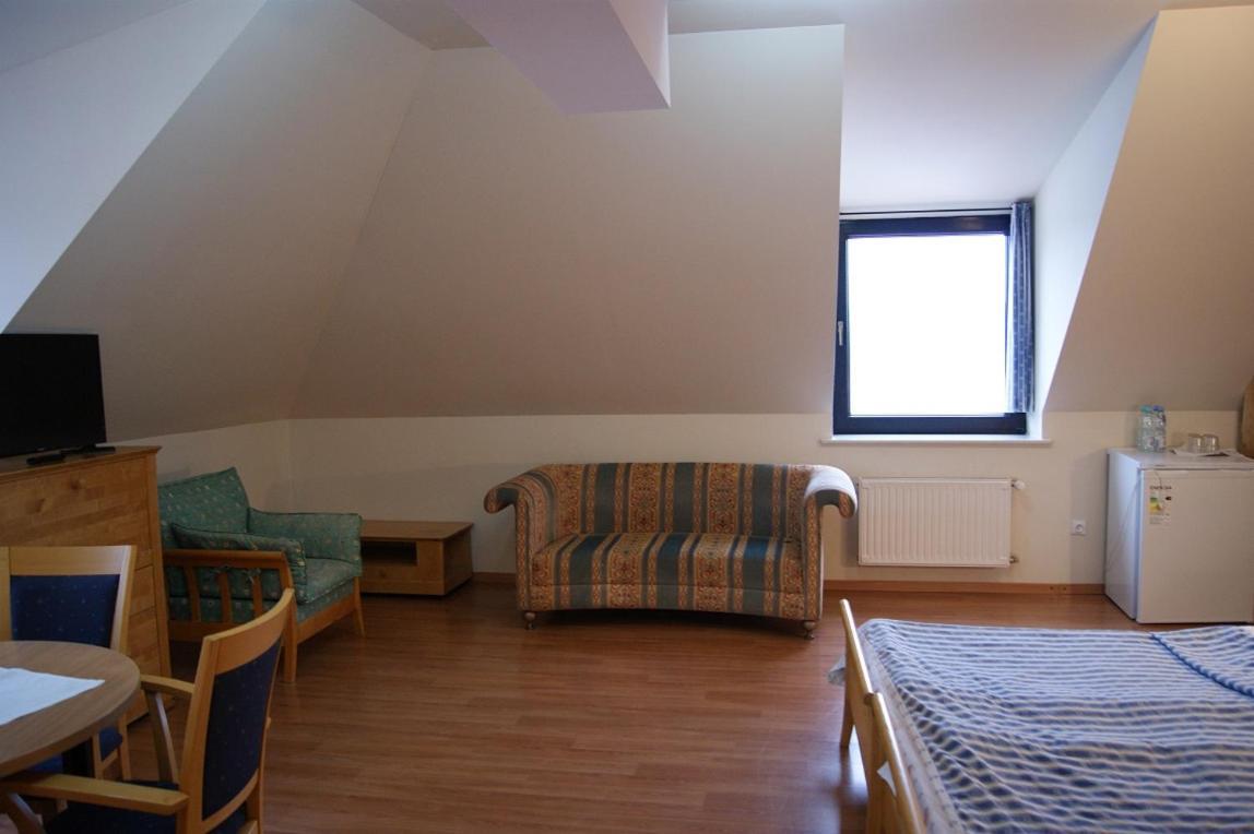 Pan Dom Pracy Tworczej W Wierzbie Wierzba Bagian luar foto