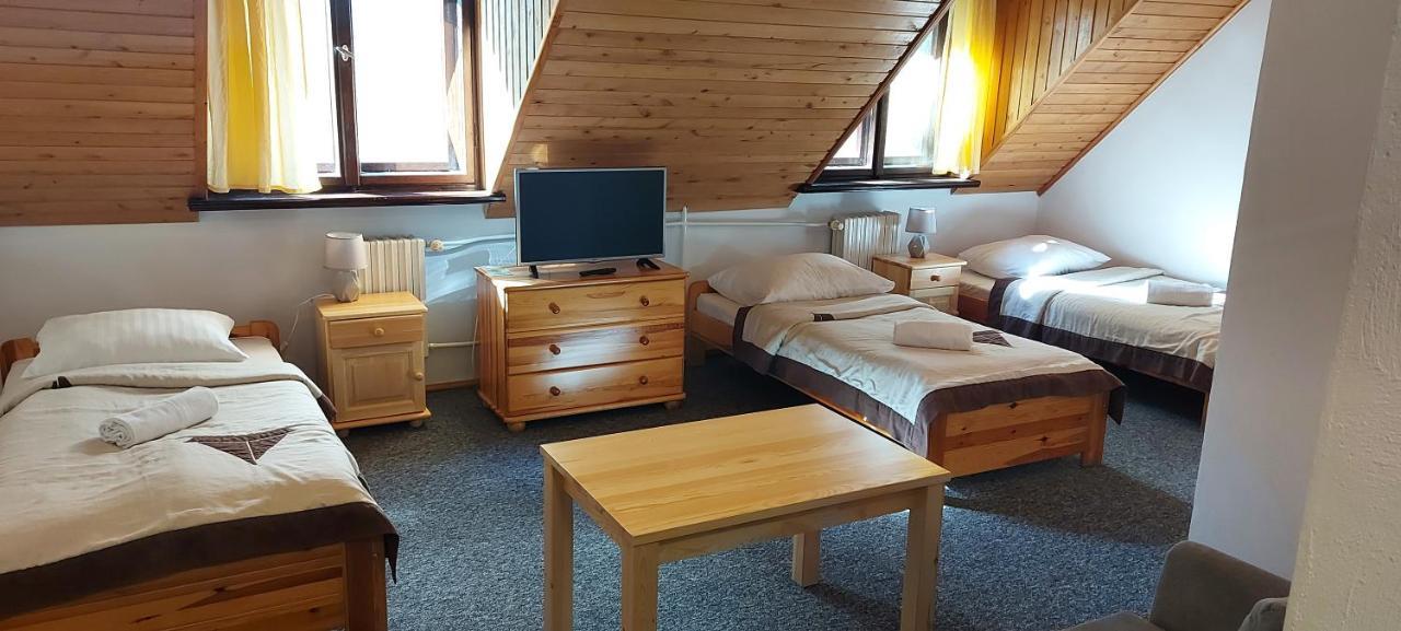 Pan Dom Pracy Tworczej W Wierzbie Wierzba Bagian luar foto