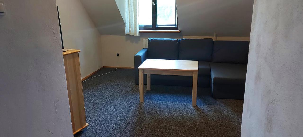 Pan Dom Pracy Tworczej W Wierzbie Wierzba Bagian luar foto
